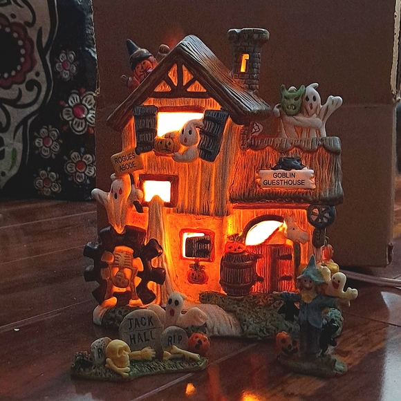 ABC Distributing 3 pieces Halloween Porcelain Farmhouse Goblin Guesthouse - Picture 1 of 7